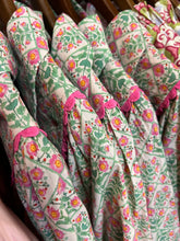 Load image into Gallery viewer, Vintage Floral Puff Sleeve Top
